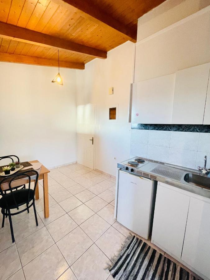 Teo's 2 Persons Deluxe Apartment *