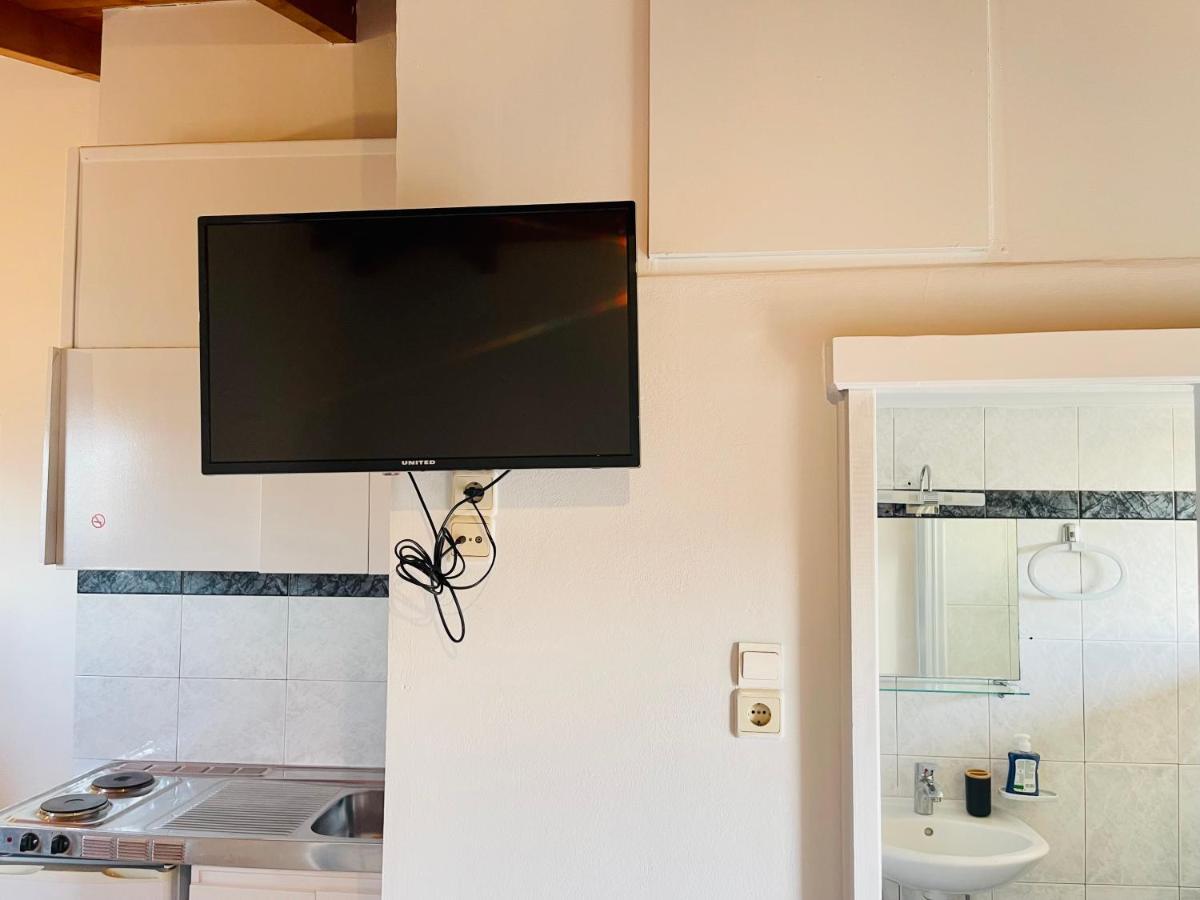 Teo's 2 Persons Deluxe Apartment Patras