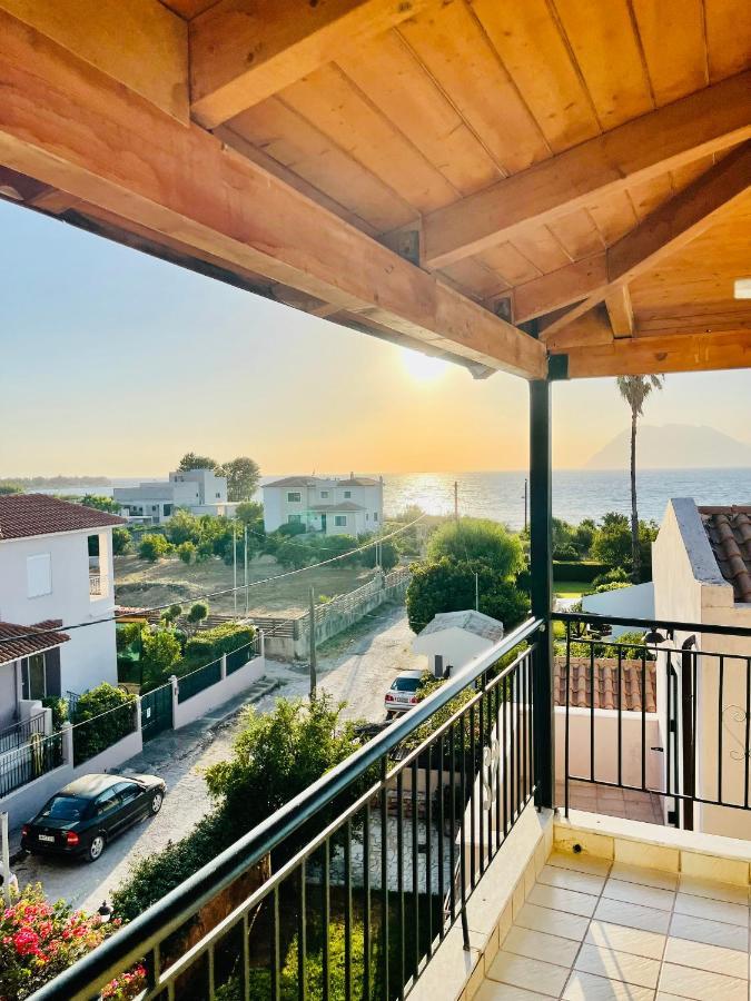 Teo's 2 Persons Deluxe Apartment Patras